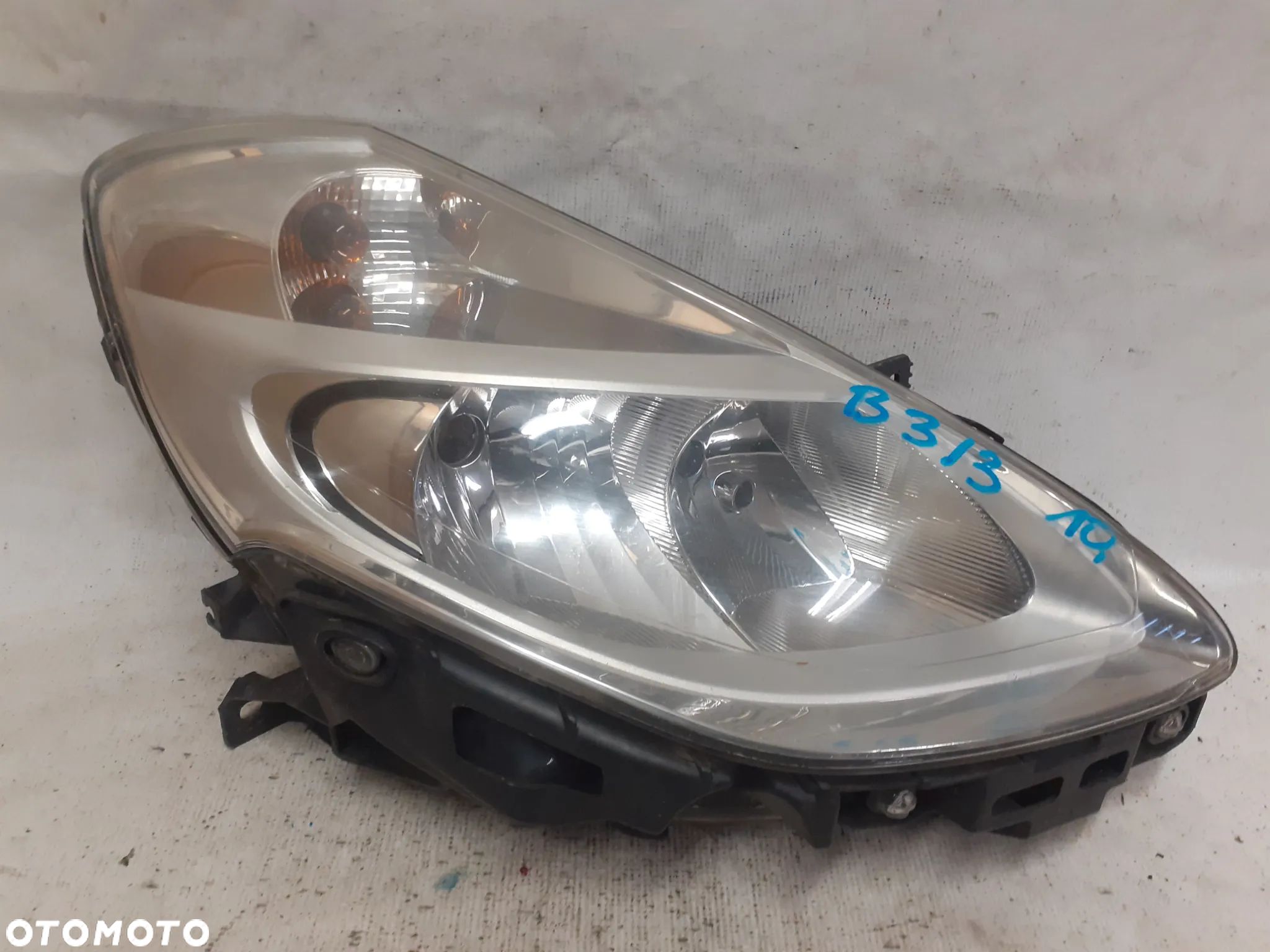 .  PRZOD PRZEDNIA LAMPA PRAWA RENAULT CLIO III - 1