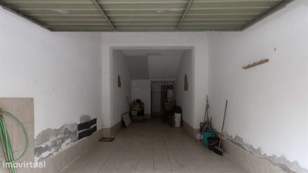 Apartamento T3 com Garagem, Totalmente Remodelado - Abraveses-13