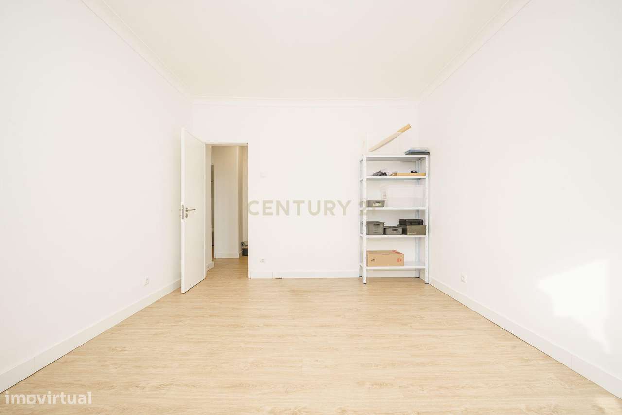 Apartamento T5 no Bairro do Liceu - Ideal para Famílias ou Investiment-16