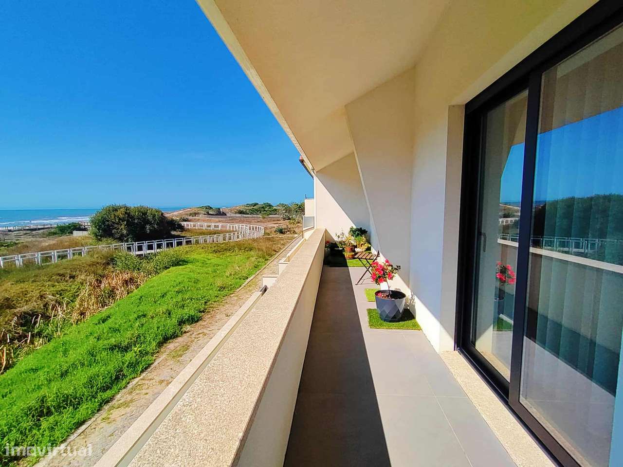 Moradia T3 em Primeira Linha de Mar em Cepães, Esposende-18