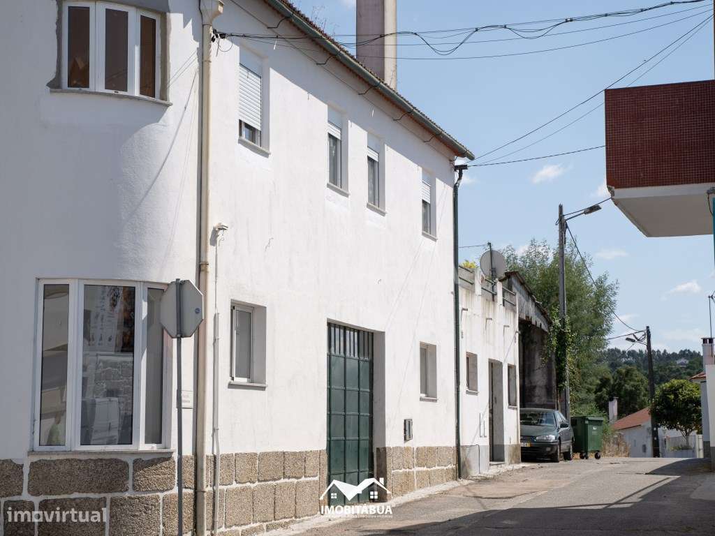 Espaço comercial com habitação T5 no centro da vila-51