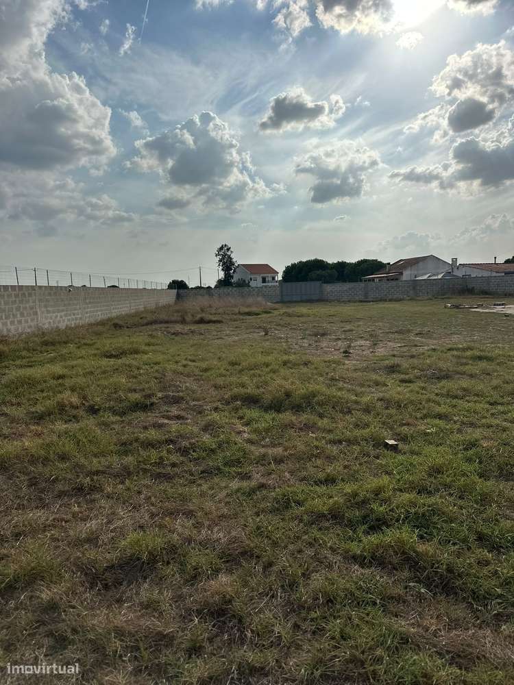 Terreno em Samora Correia - 2500m² com utilidades-6