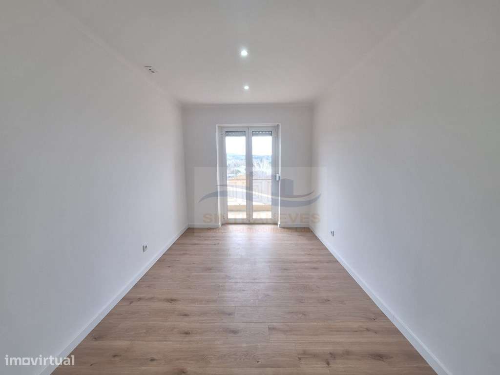 Magnífico T3 totalmente remodelado com varanda- Queluz-10