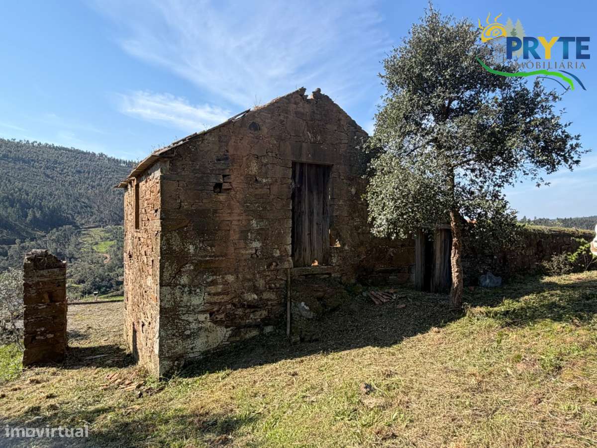 Ruína em pedra de xisto com boas vistas sobre a Aldeia e a Ribeira-13