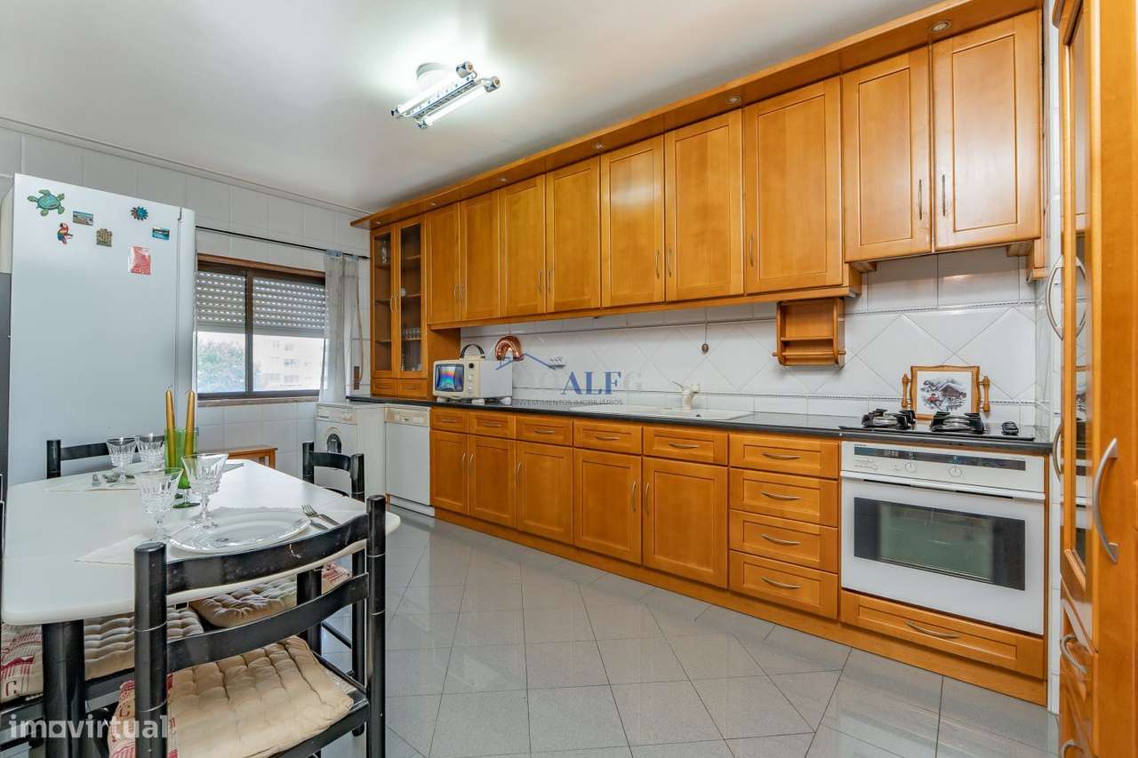 Apartamento T3 em Massamá, junto ao Shopping Center-8