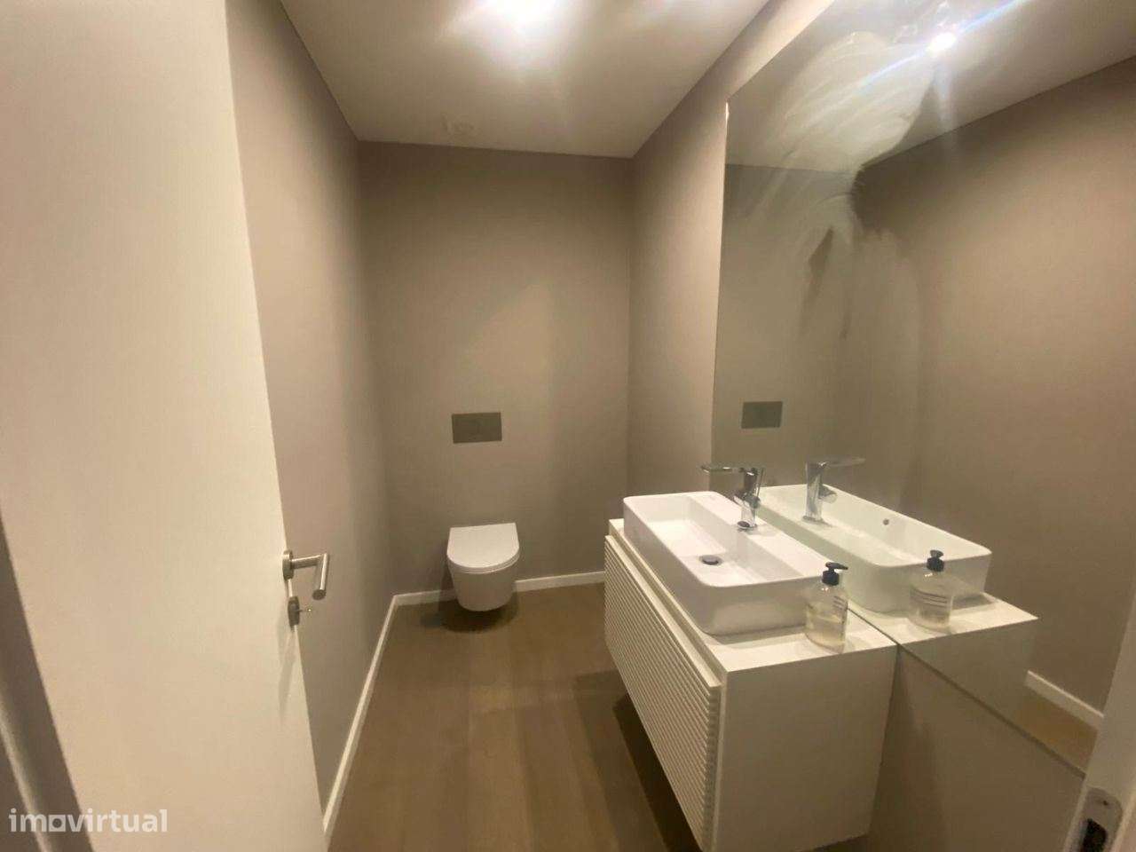 Magnífico T4 C/ 2 Suites/Garagem+2L. Garagem/a 100m da praia/Canidelo-10