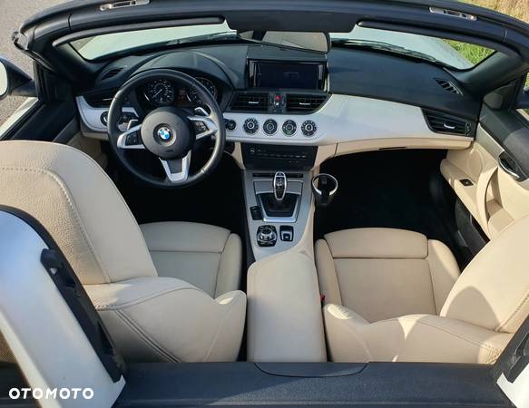 BMW Z4 sDrive28i - 16