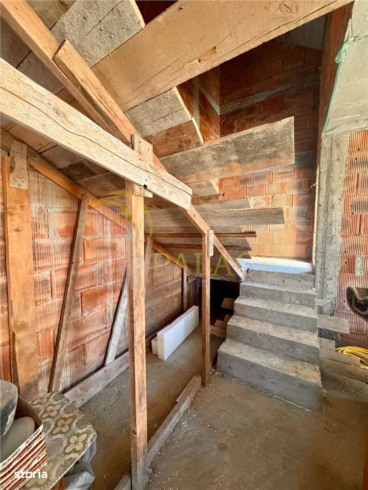 Casa individuala cu garaj si subsol 5 camere Vorovesti-10