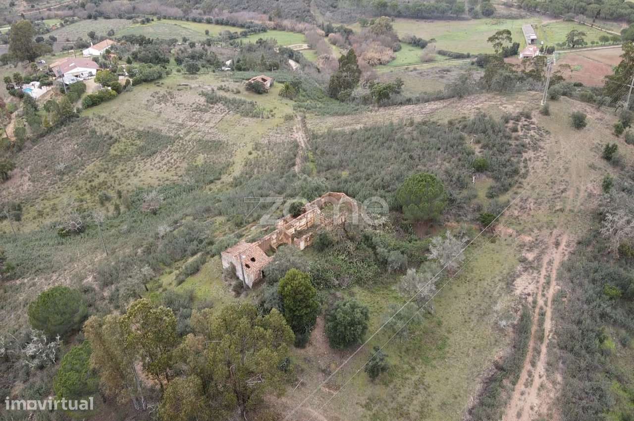 Moradia para reconstrução com PIP aprovado, em S.M. da Serra - Grande imagem: 4/32