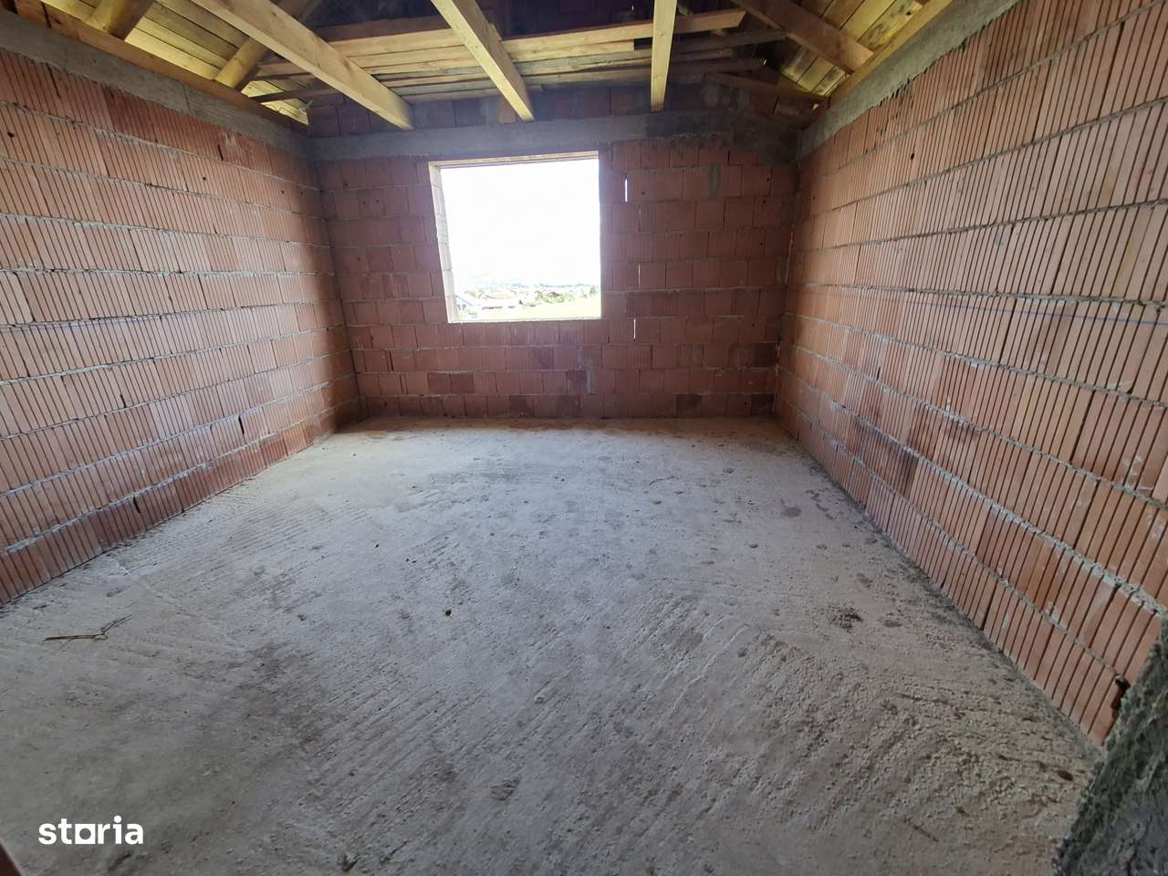 Casa la rosu Alba Iulia-6