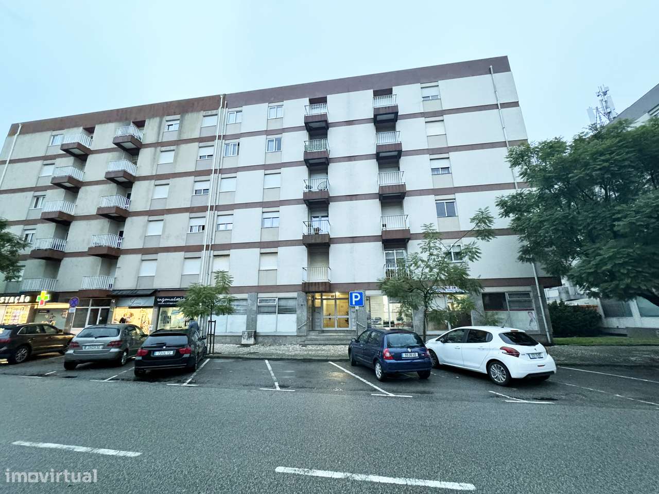 Apartamento T2 na Avenida Doutor Renato Araújo-0