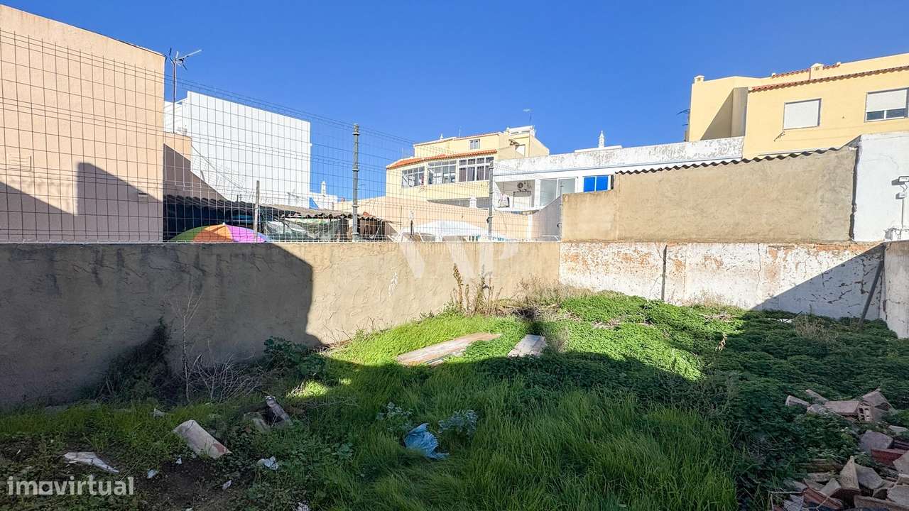 Ruína para Reabilitação no Coração de Quarteira-1