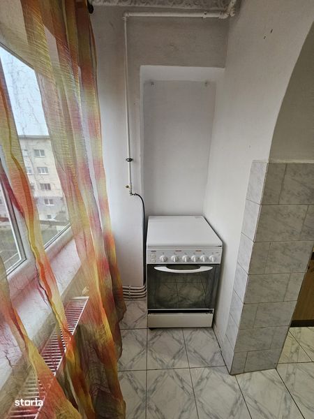 Vind apartament cu doua camere în micro 17