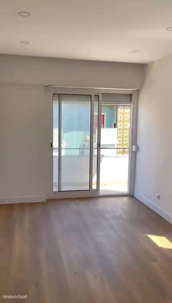 Venda de Apartamento T2 (3 assoalhada) a Estrear, Apelação, Loures.-3