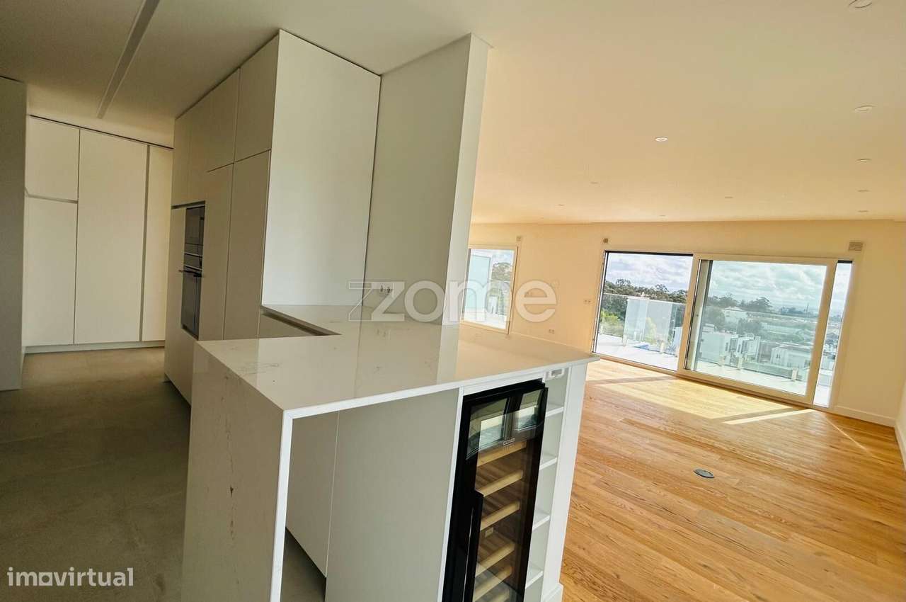 T3 Duplex + T0 no R/C - Terraço, Garagem e Arrecadação - Grande imagem: 5/42