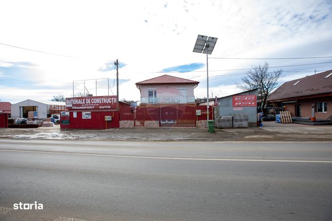 Casă / Vilă cu 6 camere de vânzare | Calea Moinești - Mărgineni-11