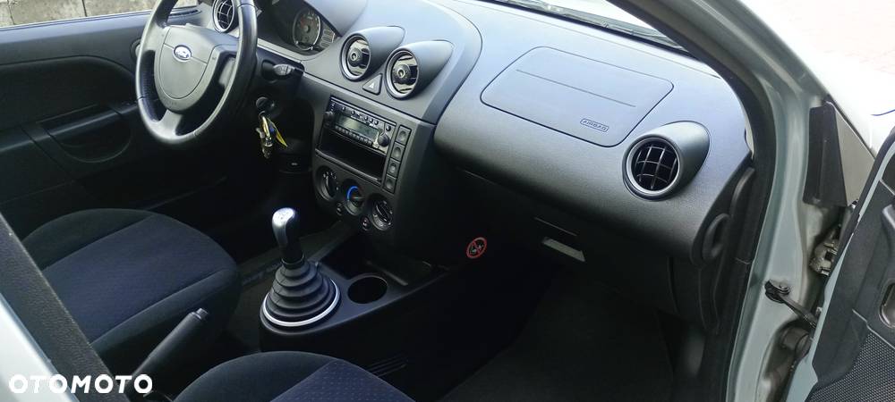 Ford Fiesta 1.4 Ghia - 9