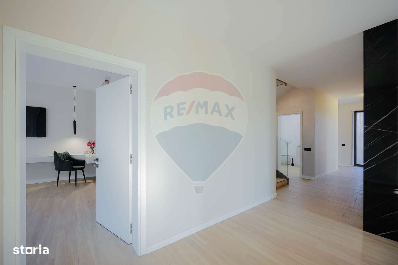 De vânzare Vilă cu 8 camere în Sânmartin, 290 mp util, teren 1100 mp-15