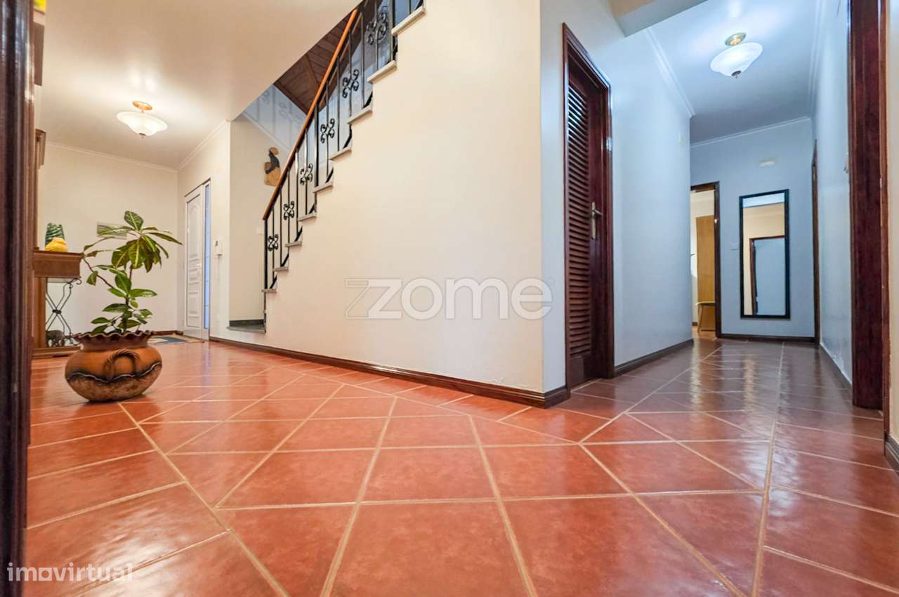 Moradia T4+1 na Ilha do Pico com Terraço Panorâmico e Vista Mar-12