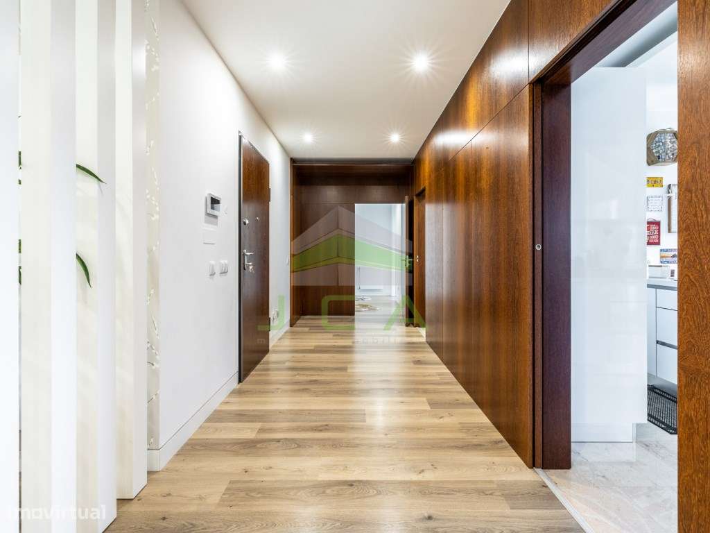 Apartamento T4 com terraço e piscina - Grande imagem: 3/45