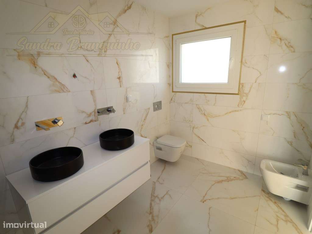 Moradia T5(NOVA) com Piscina-36