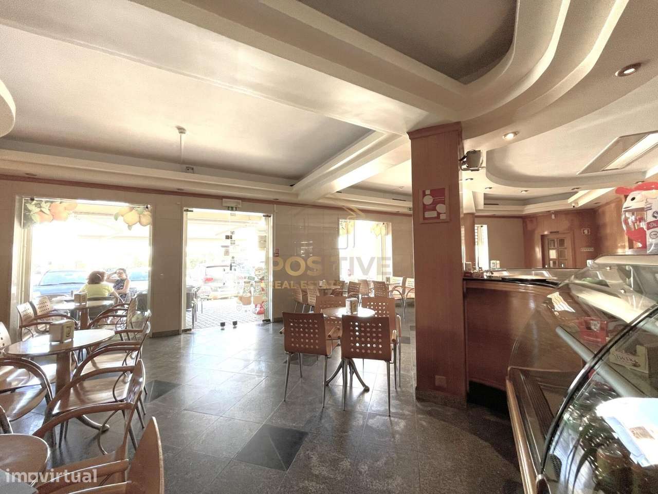 Loja com Café/Pastelaria em Funcionamento na Cova dos Vidros — Quinta-29