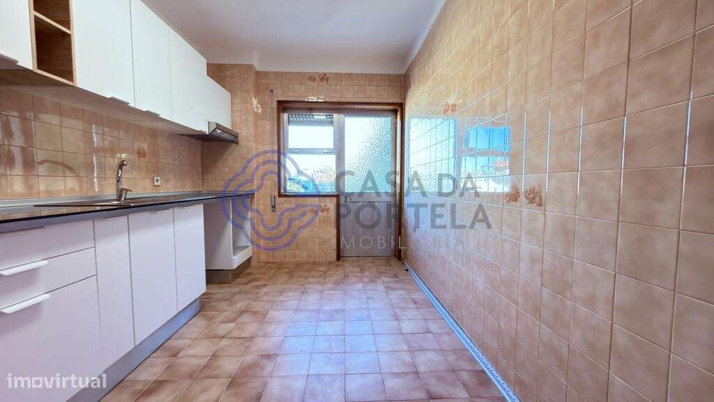 T2 espaçoso com terraço, garagem e águas furtadas no centro de Gondoma - Grande imagem: 4/37