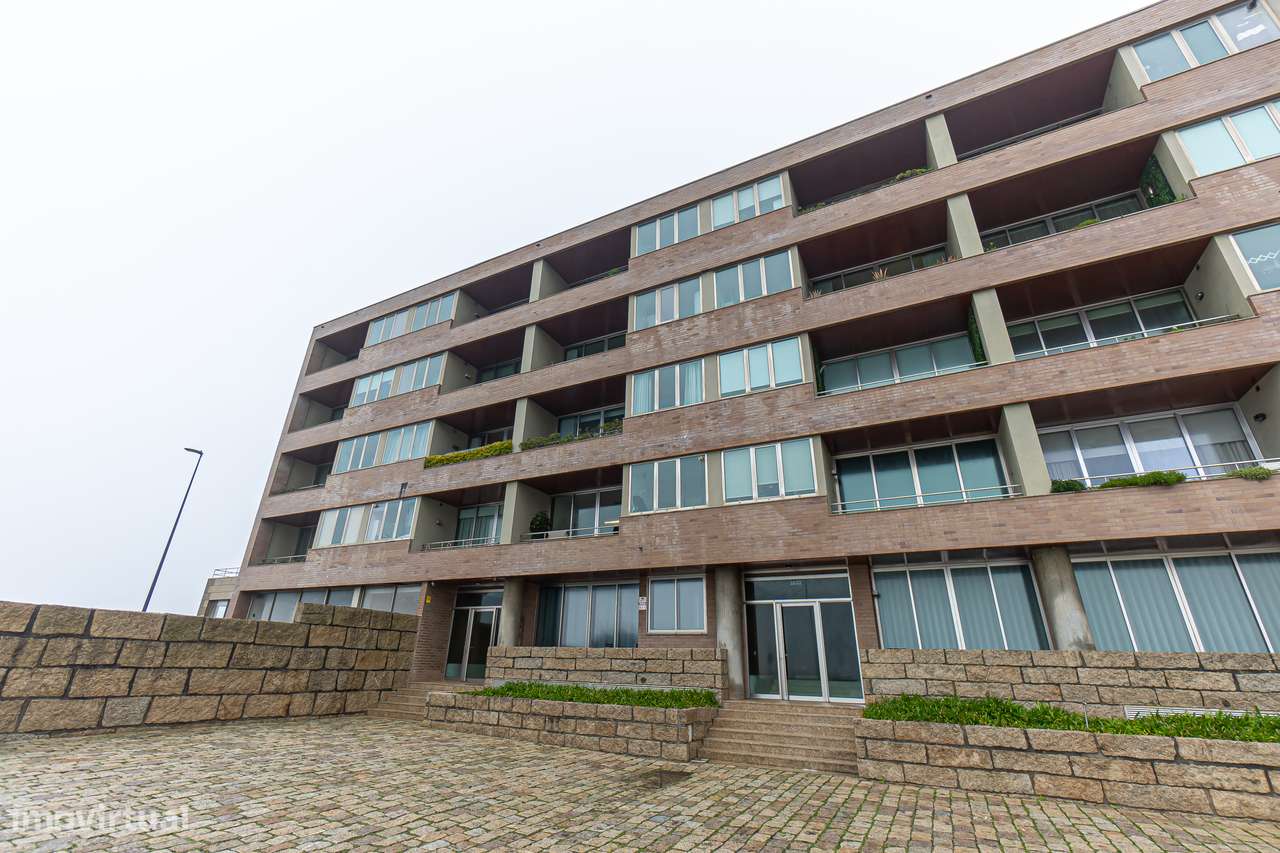 T2 no Último Piso | Condomínio Privado com Piscina | Vista Mar-27