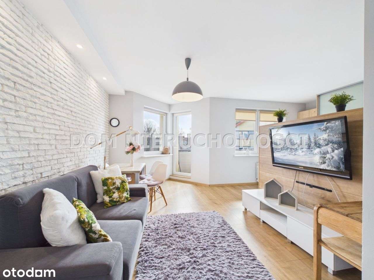 Przestronne, dwupokojowe mieszkanie na Jarotach!-1