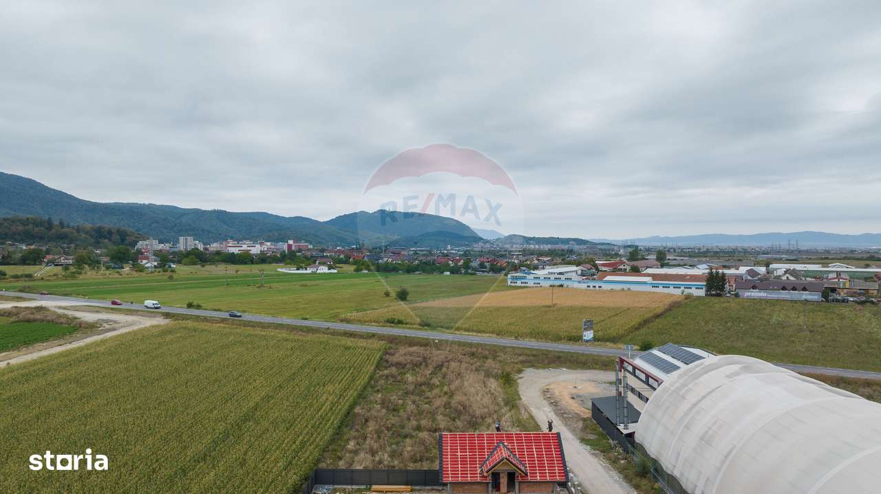 Un lot de casa intrare Sacele 790 mp + 3 loturi de 440mp - Imagine principală: 4/14