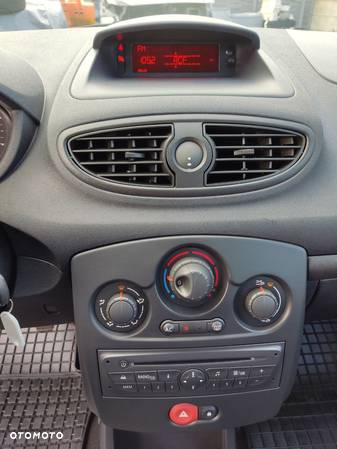 Renault Clio 1.2 16V 75 Night and Day - 21