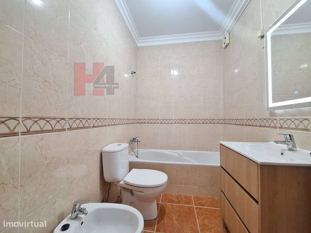Moradia T4 com piscina inserida num terreno de 670m2 - Setúbal (OFE...-23