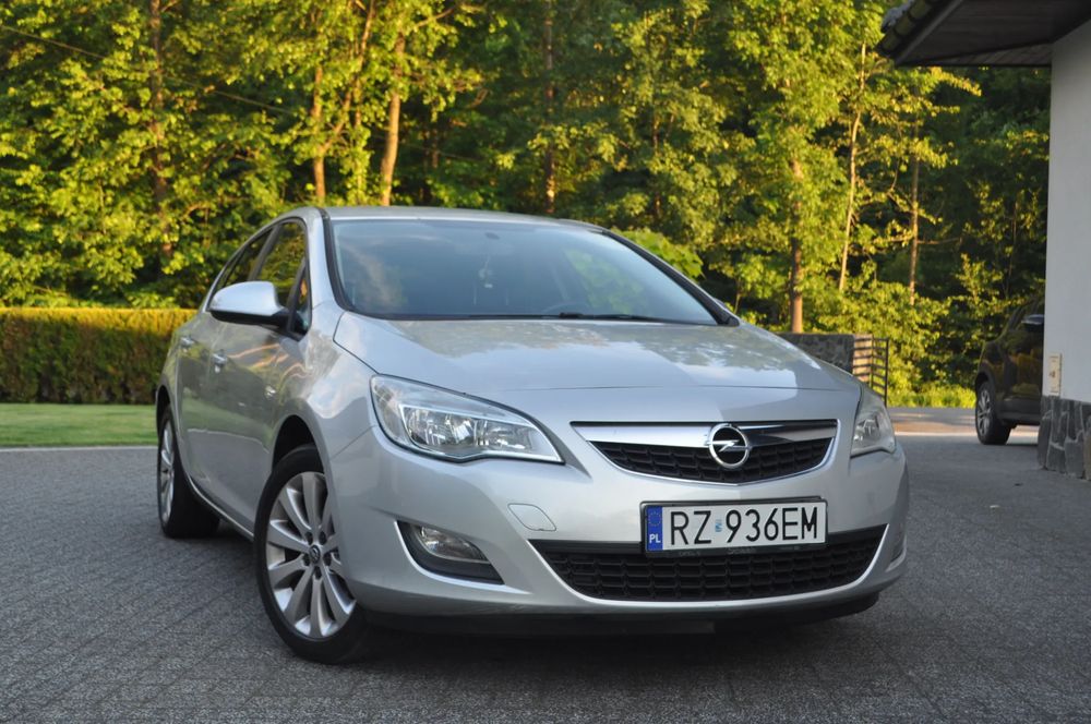 Opel Astra J (2009-2019) 1.6 Cosmo 2009