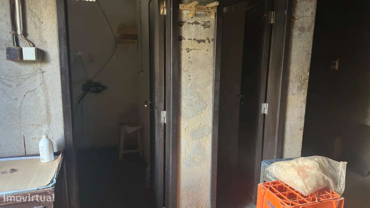 ARMAZÉM C/TERRENO AMPLO | PERTO DA ZONA INDUSTRIAL DE ESTARREJA - Grande imagem: 4/13
