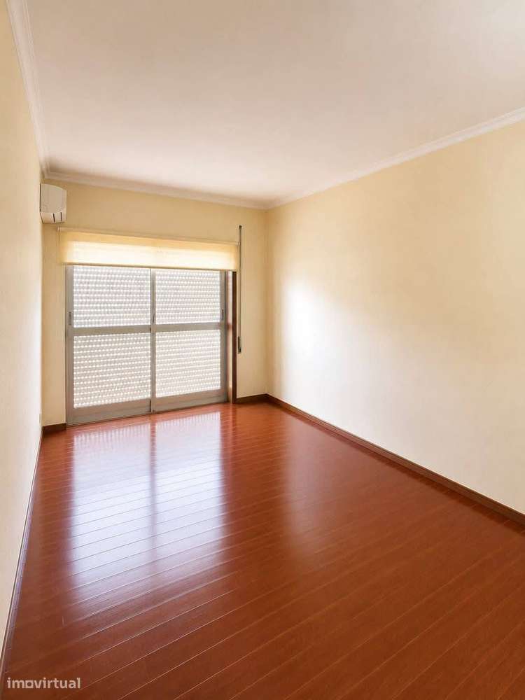 Apartamento T3 Rio Tinto com lugar de garagem e varanda-8