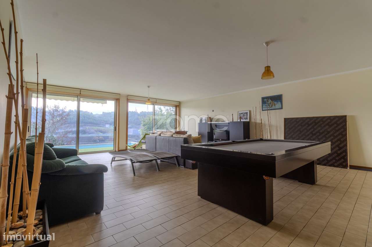 Moradia T3 | 3 Suítes e Piscina com Vista Rio-58