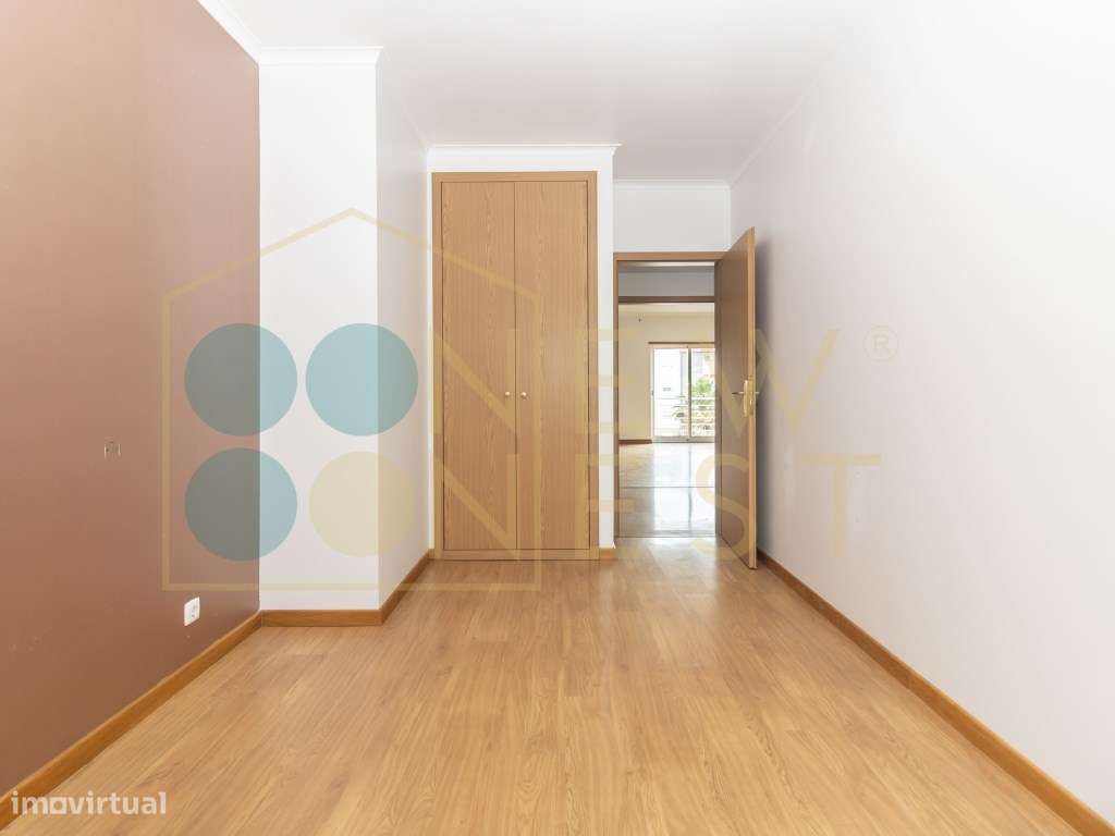 Apartamento T2 com elevador, parqueamento e arrecadação nas Manteig...-18