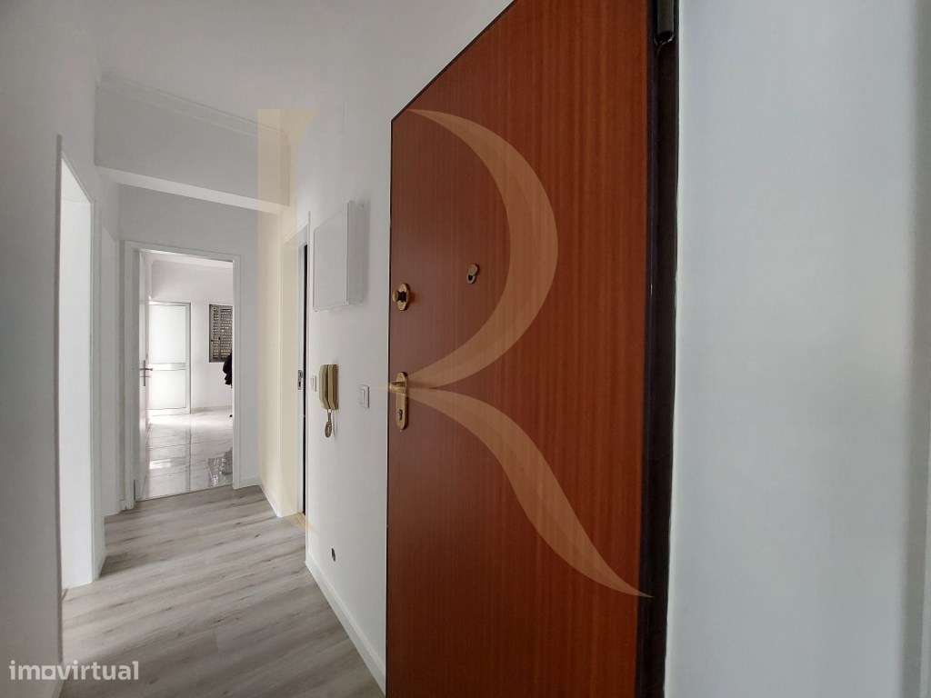 Apartamento T2 com elevador e com remodelação nas Paivas - Amora - Grande imagem: 4/16
