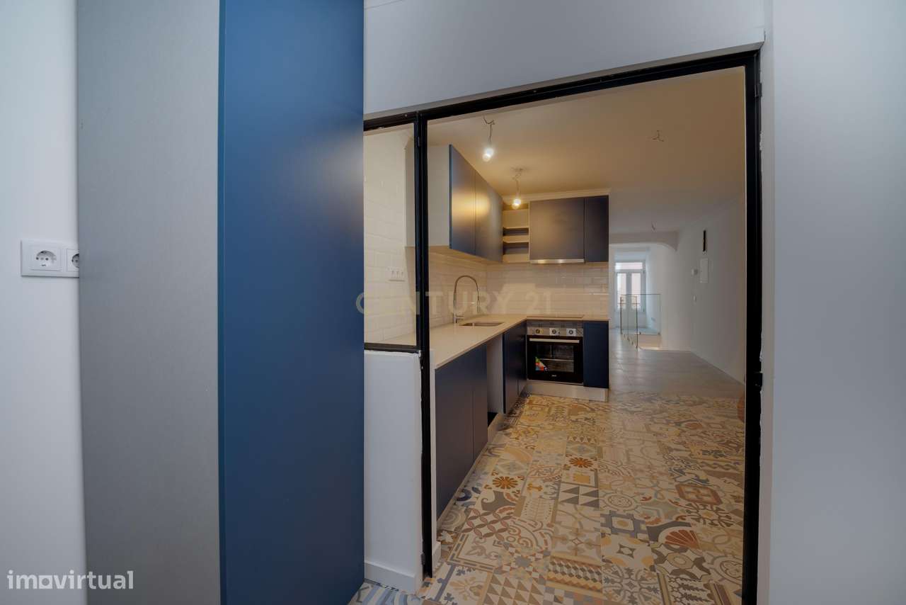 Prédio c/ 2 apartamentos (T1 e T2) com Pátio e Terraço - Centro Histór-33