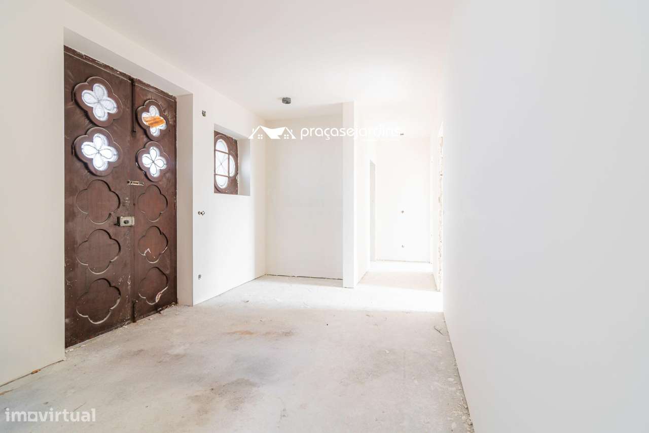 Moradia T3 com História, Conforto Moderno e Proximidade à Praia-9