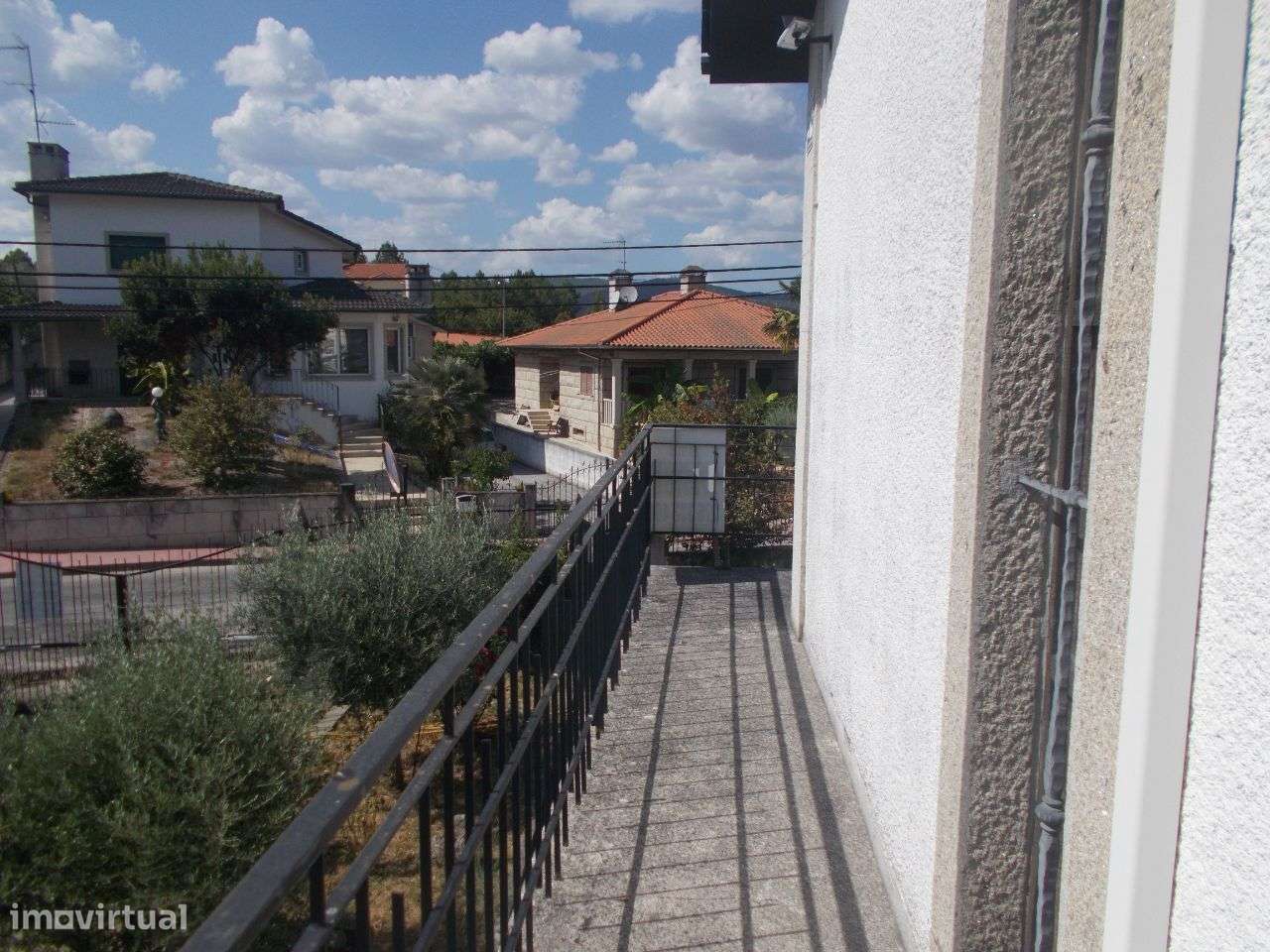 Chaves Moradia e Terreno 5 minutos Centro Cidade-27