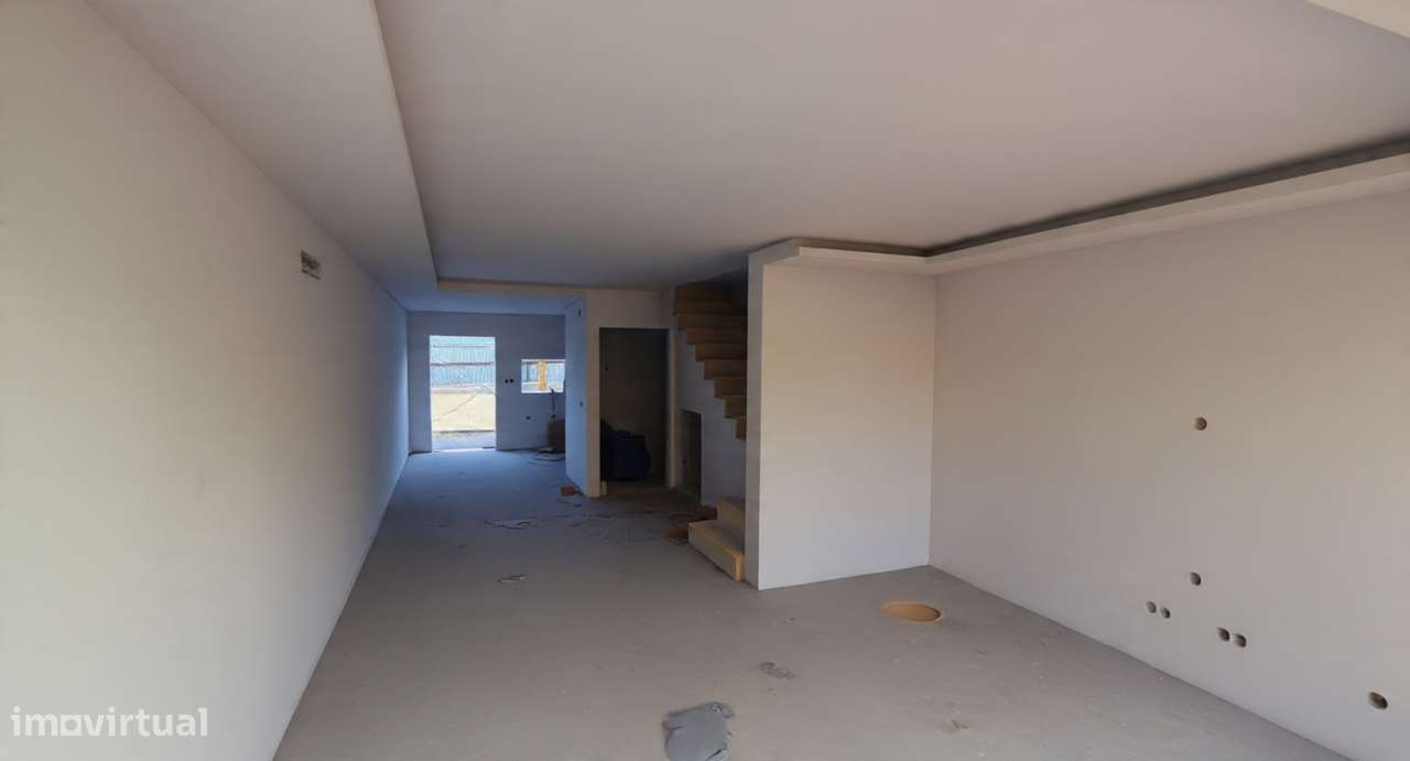 Moradia T3 moderna com vista deslumbrante para a Serra da Arrábida-1