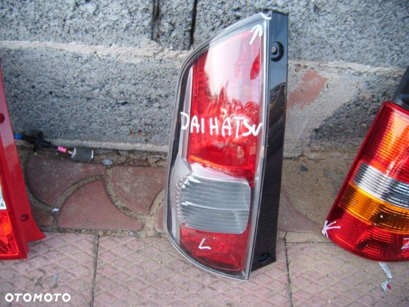 daihatsu sirion LAMPA TYŁ LEWA - 2