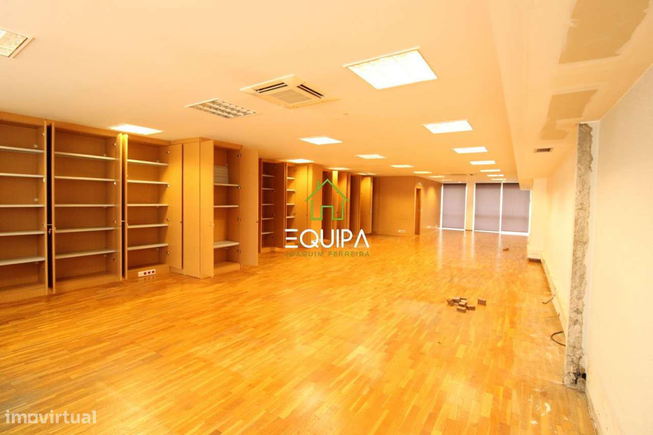 Loja licenciada para comercio e serviços, no centro da Cidade do Port - Grande imagem: 2/11