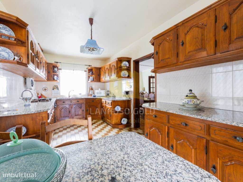 Moradia T6 em Lanhoso - Espaço, Conforto e Versatilidade - Grande imagem: 2/37