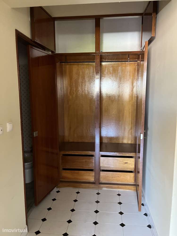 Apartamento T3 com 2 casas de banho em Loures-18
