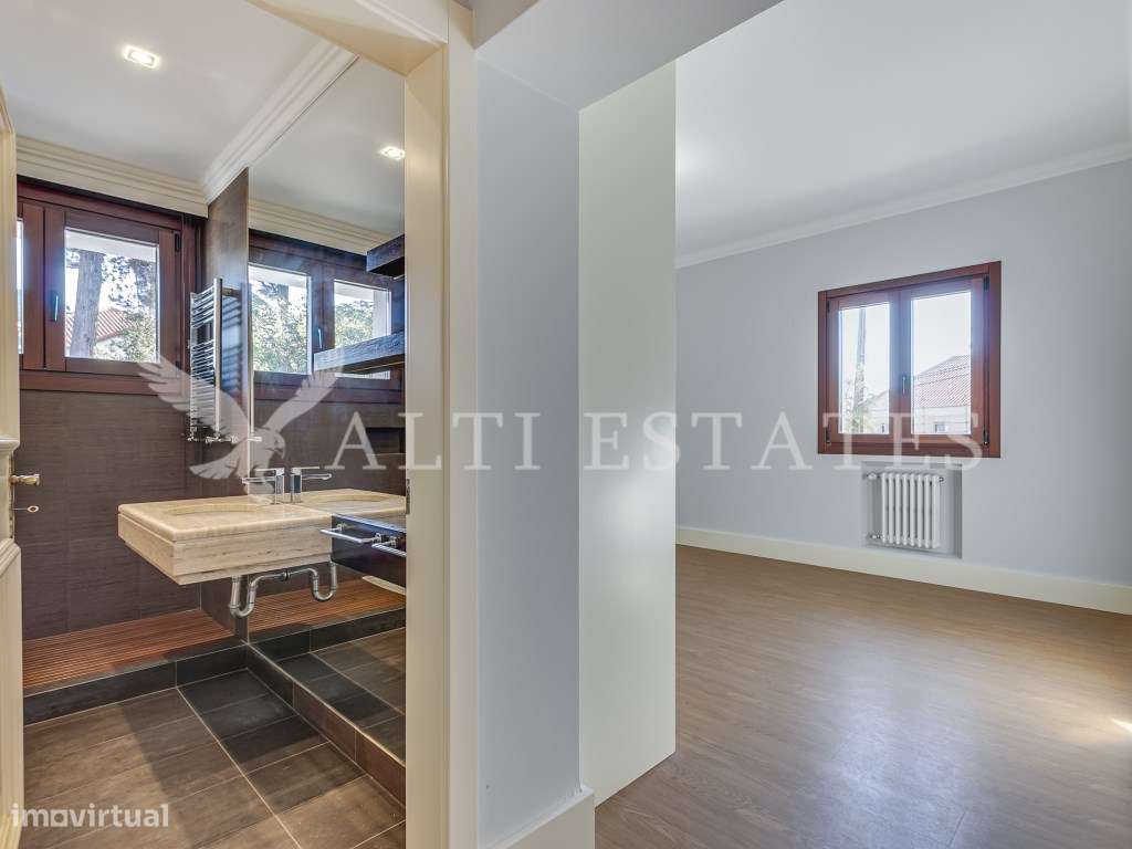 Deslumbrante moradia em zona nobre do Estoril-19