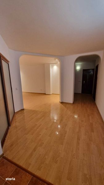 Vand Apartament 4 camere