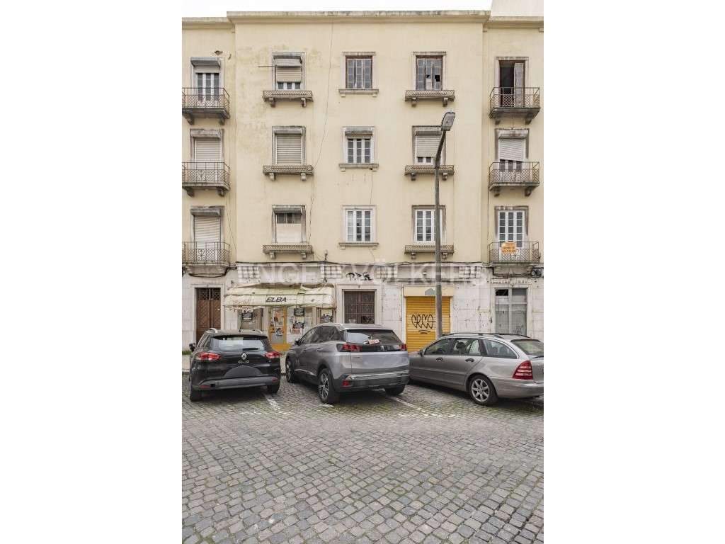 Predio para oportunidade de investimento em Arroios-23