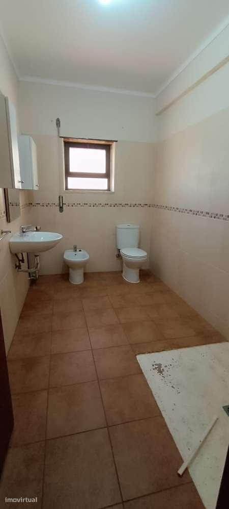 Moradia T6 com Cave, R/Chão e Sótão Aproveitado | A 3 km de Tomar-32